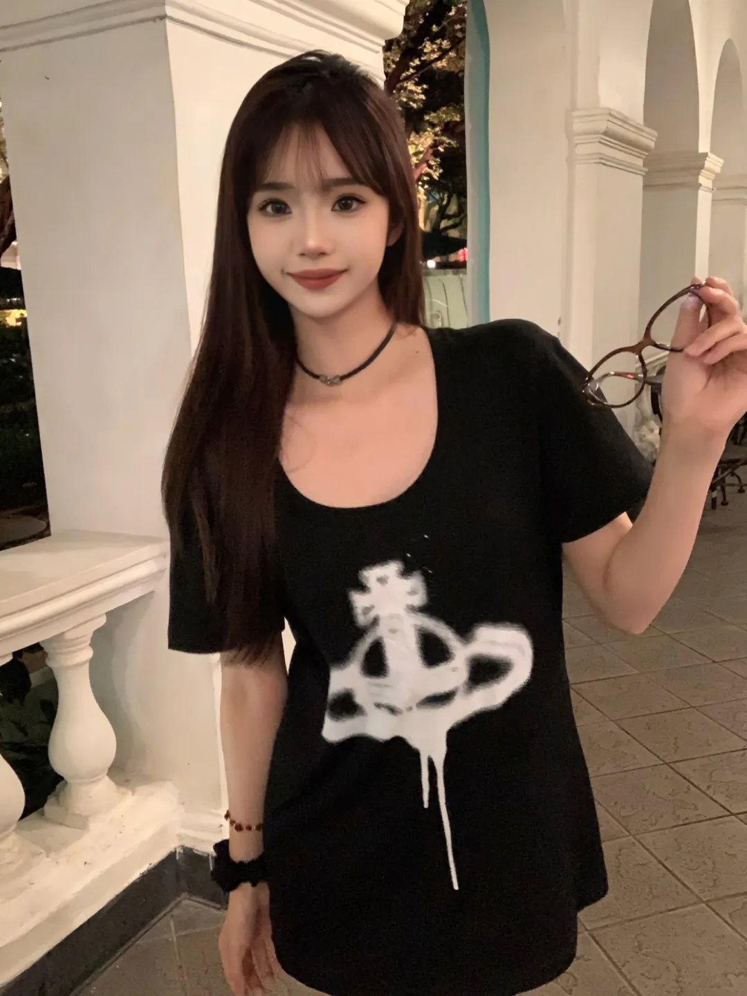VIVI996 "vivienne west wood Queen Mother West U-neck big T short sleeves. Top trending model. Internet celebrity with millions of fans. PP same style looks good on the upper body. High return rate!